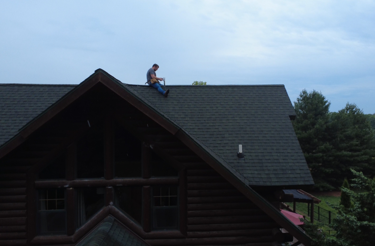 tech-on-roof-installation@2x