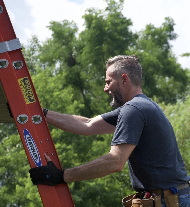 technician-climbing-ladder-outdoor-install@2x